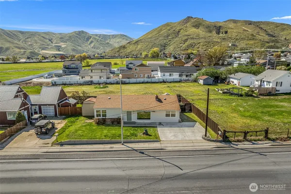 $385,000 | 565 Crawford Avenue, Wenatchee, WA 98801