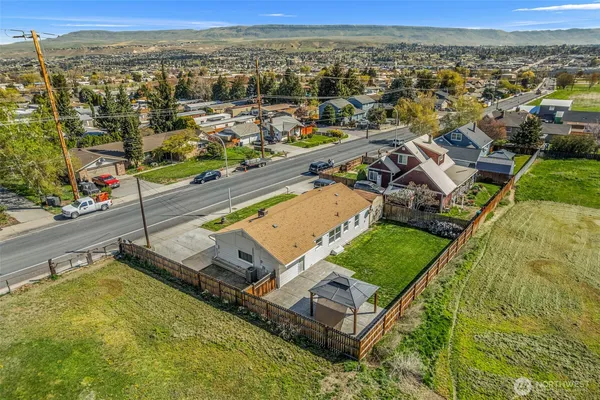 $385,000 | 565 Crawford Avenue, Wenatchee, WA 98801