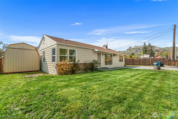 $385,000 | 565 Crawford Avenue, Wenatchee, WA 98801