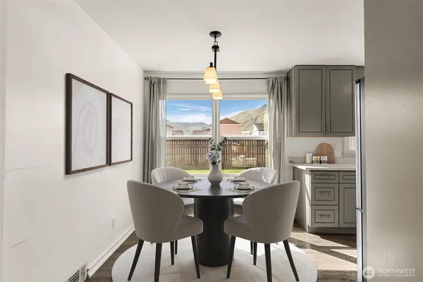 $385,000 | 565 Crawford Avenue, Wenatchee, WA 98801