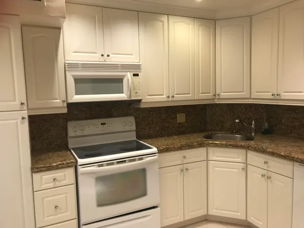 $1,900 | 3300 Spanish Moss Terrace, Lauderhill, FL 33319