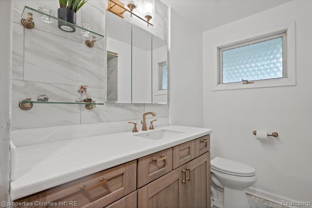 29780 Fall River Road Southfield, MI 48076 - Photo 12 of 38