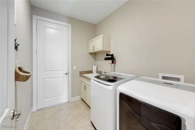 $659,800 | 4407 Southwest 19th Avenue, Cape Coral, FL 33914