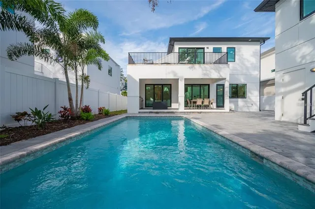 $1,775,000 | 2440 Floyd Street, Sarasota, FL 34239