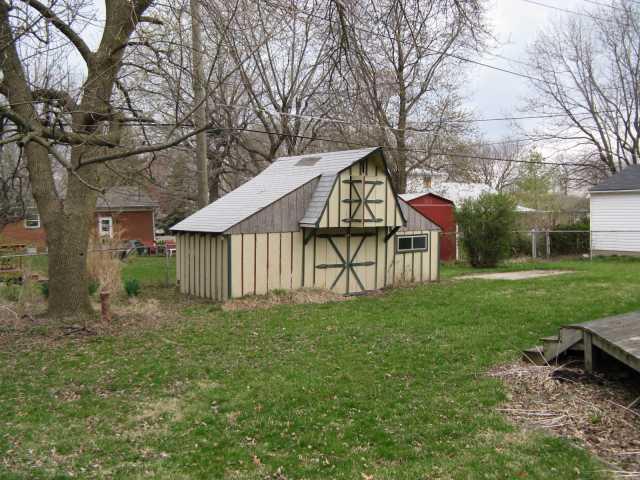 454 Burbank Road Indianapolis, IN 46219 - Photo 2 of 8 Gallery Image 2