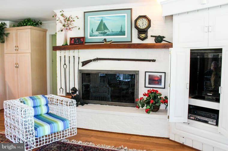 17705 St Jeromes Neck Road Dameron, MD 20628 - Photo 13 of 30 Family Room