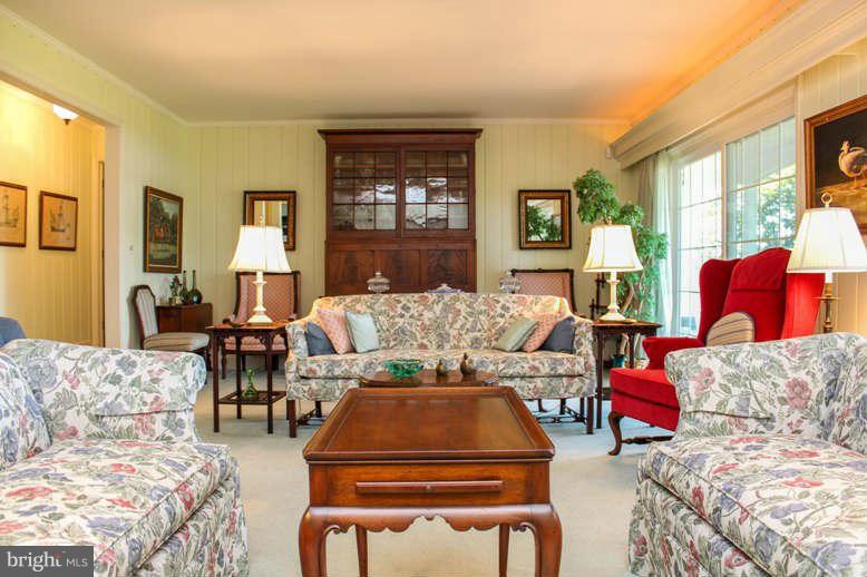 17705 St Jeromes Neck Road Dameron, MD 20628 - Photo 6 of 30 Living Room