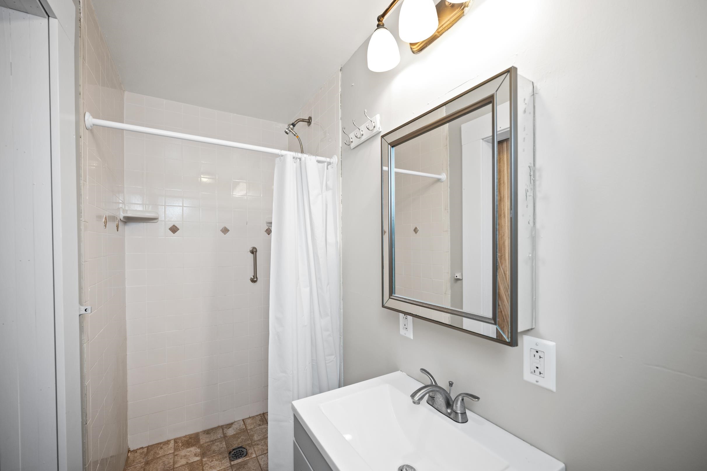 496 Elberta Loop Lillian, AL 36549 - Photo 10 of 29 Bathroom