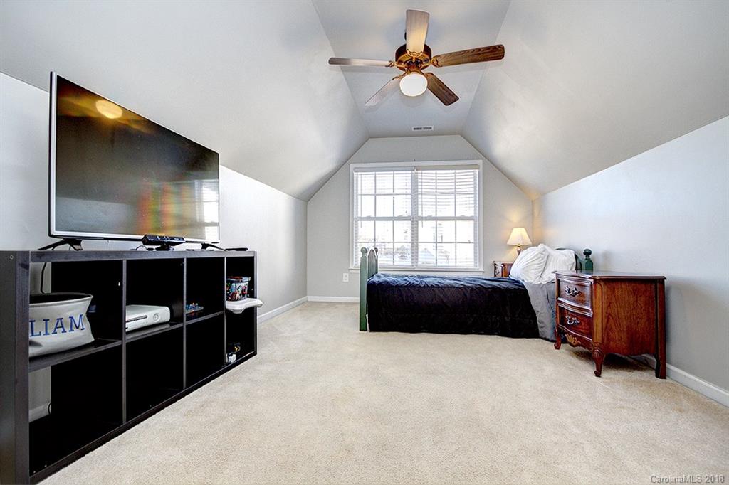 11520 Chapeclane Road, Unit 26 Charlotte, NC 28278 - Photo 17 of 21 Gallery Image 17