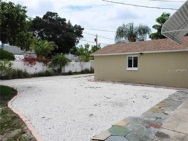 $1,750 | 1700 49th Street North, St. Petersburg, FL 33710