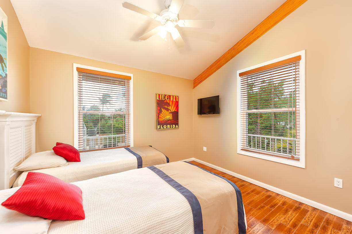 28051 Mills Road Summerland Key, FL 33042 - Photo 19 of 51 Bedroom
