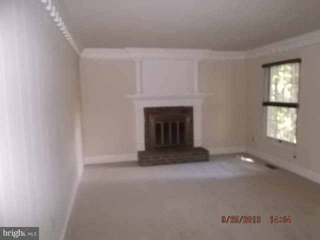 101 Summit Hall Road Gaithersburg, MD 20877 - Photo 5 of 8 Family Room
