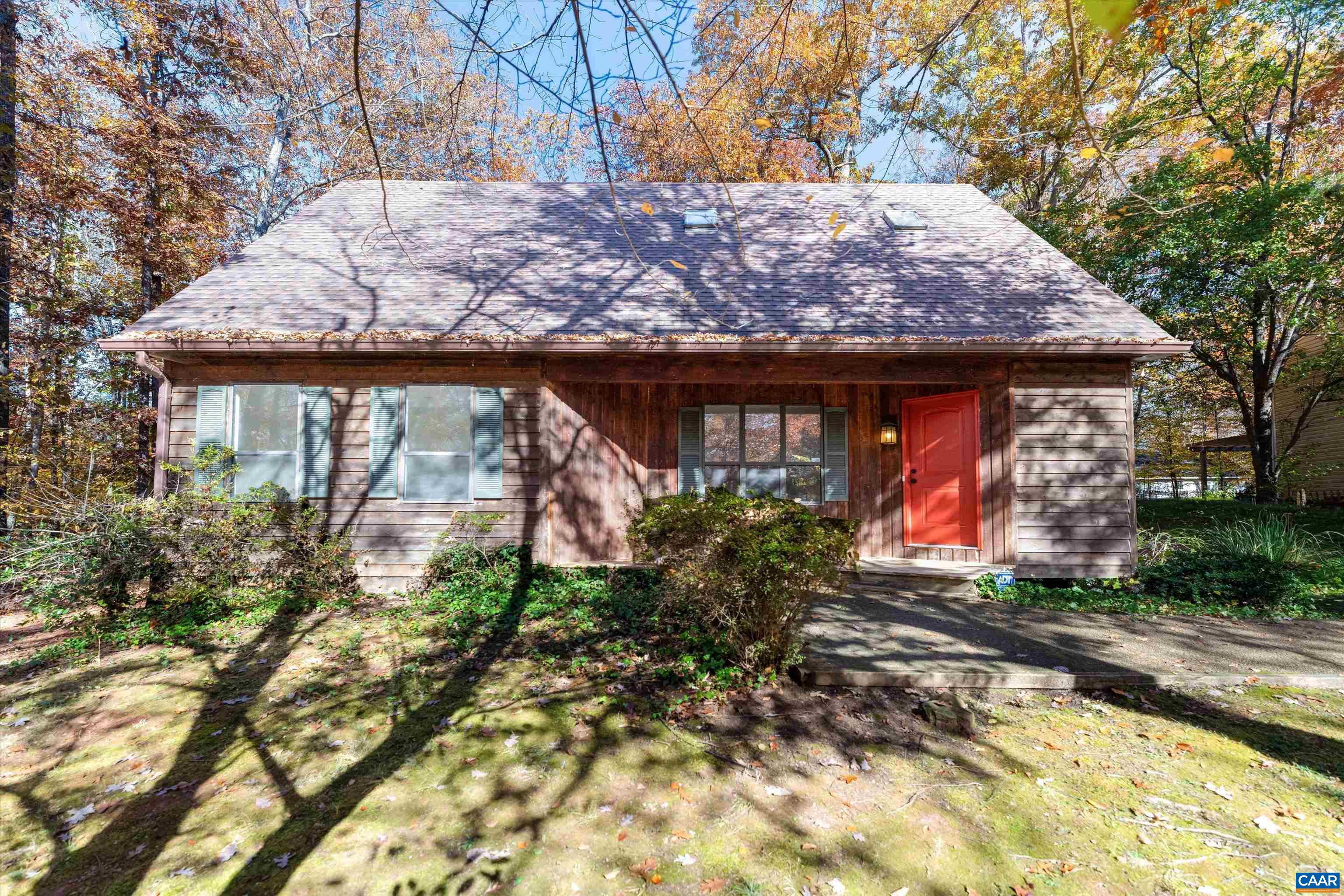 23 Stonewall Road Palmyra, VA 22963 - Photo 2 of 50 a front view of a house with garden