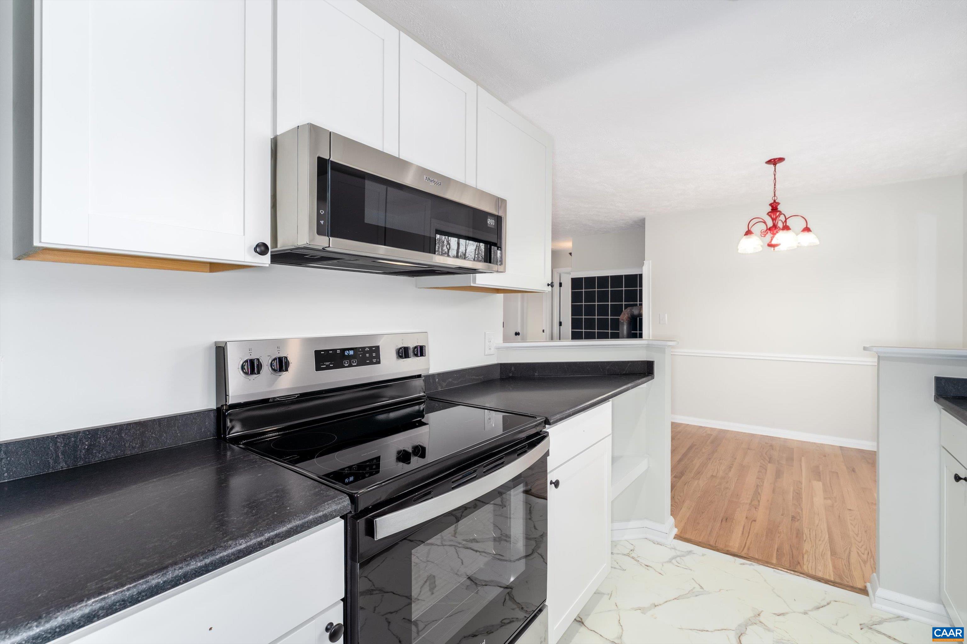 23 Stonewall Road Palmyra, VA 22963 - Photo 21 of 50 a kitchen with granite countertop a stove and a microwave