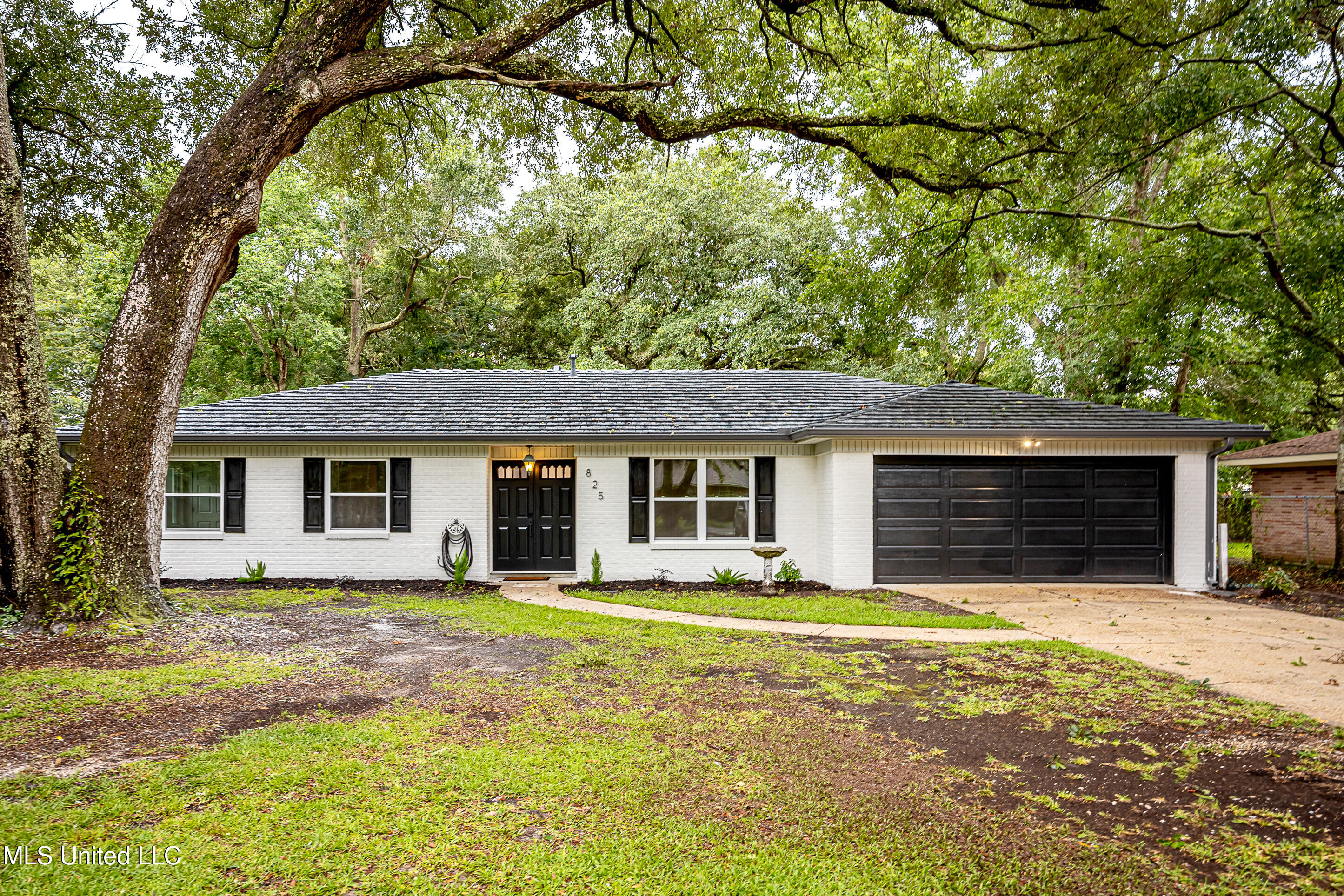 825 Graveline Road Gautier, MS 39553 - Photo 2 of 54 IMG_2657