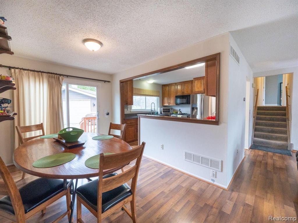 736 Kirkton Court Rochester Hills, MI 48307 - Photo 11 of 48
