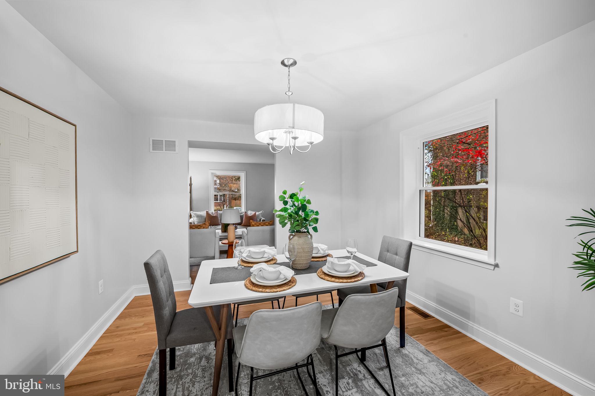512 Holden Road Towson, MD 21286 - Photo 10 of 46 Dining room - hardwood floors
