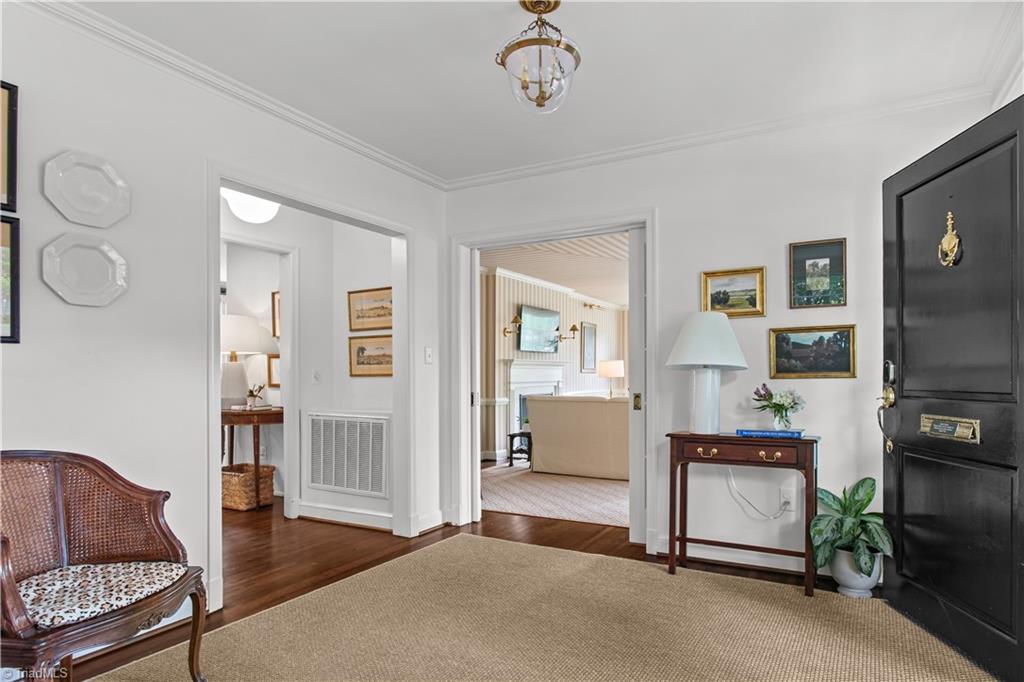 719 Dover Road Greensboro, NC 27408 - Photo 6 of 44