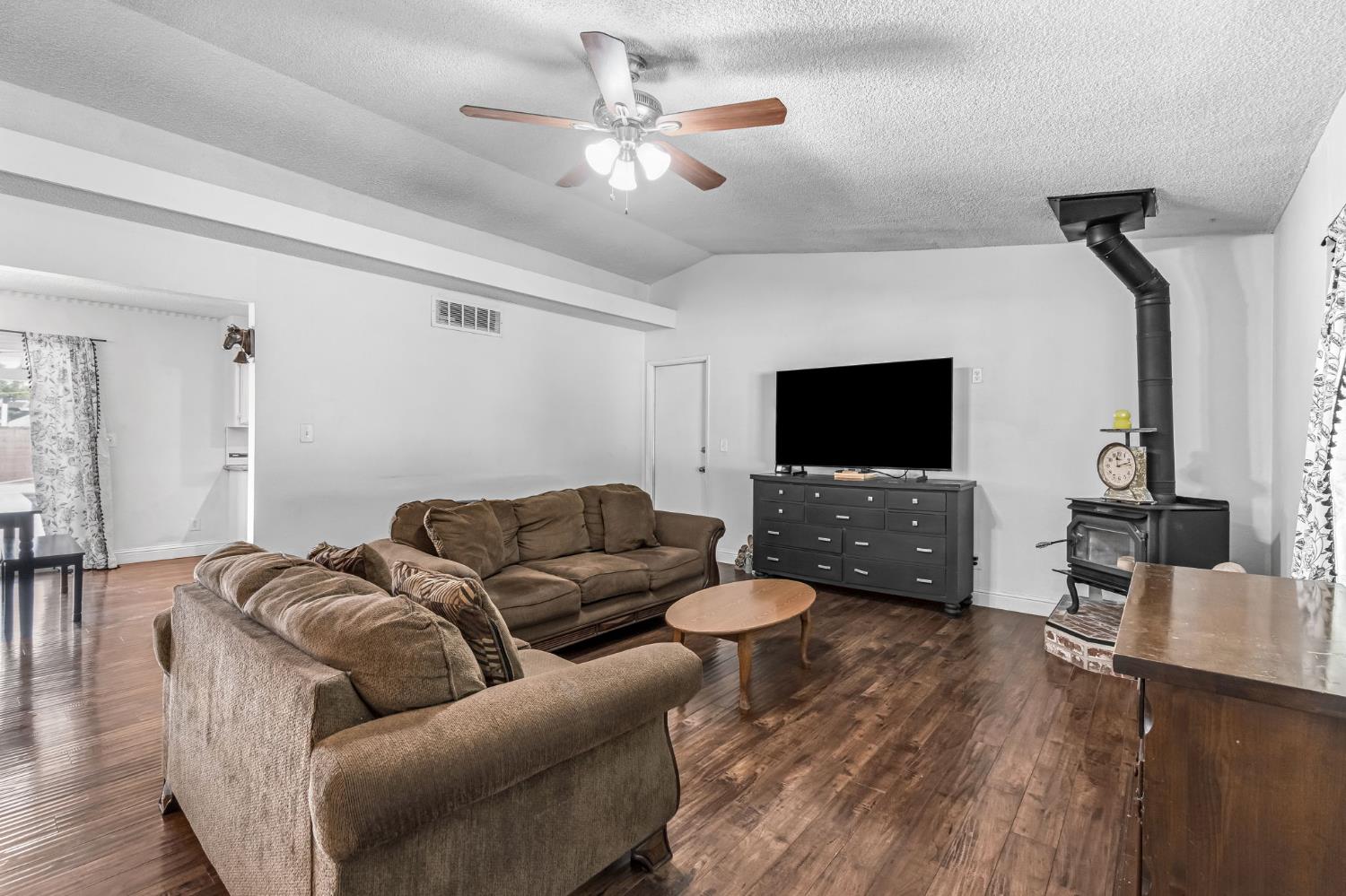 11975 Charlton Road Madera, CA 93636 - Photo 6 of 30 Gallery Image 6