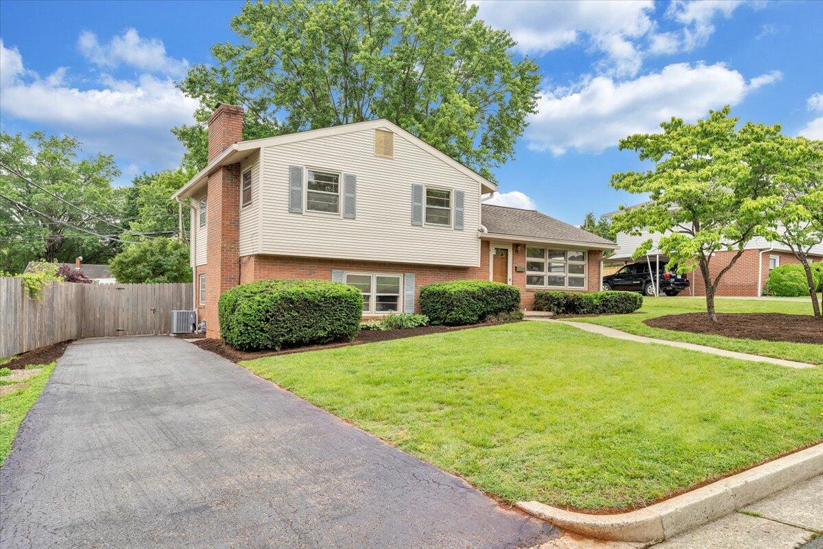 137 Frontier Road Northeast Roanoke, VA 24012 - Photo 1 of 42 39-MIB03252