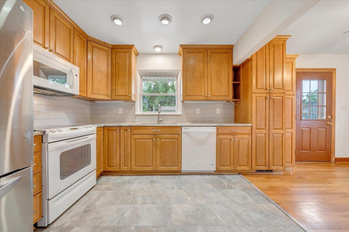 137 Frontier Road Northeast Roanoke, VA 24012 - Photo 16 of 42 11-MIB03189