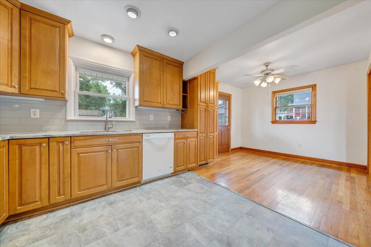 137 Frontier Road Northeast Roanoke, VA 24012 - Photo 17 of 42 12-MIB03186