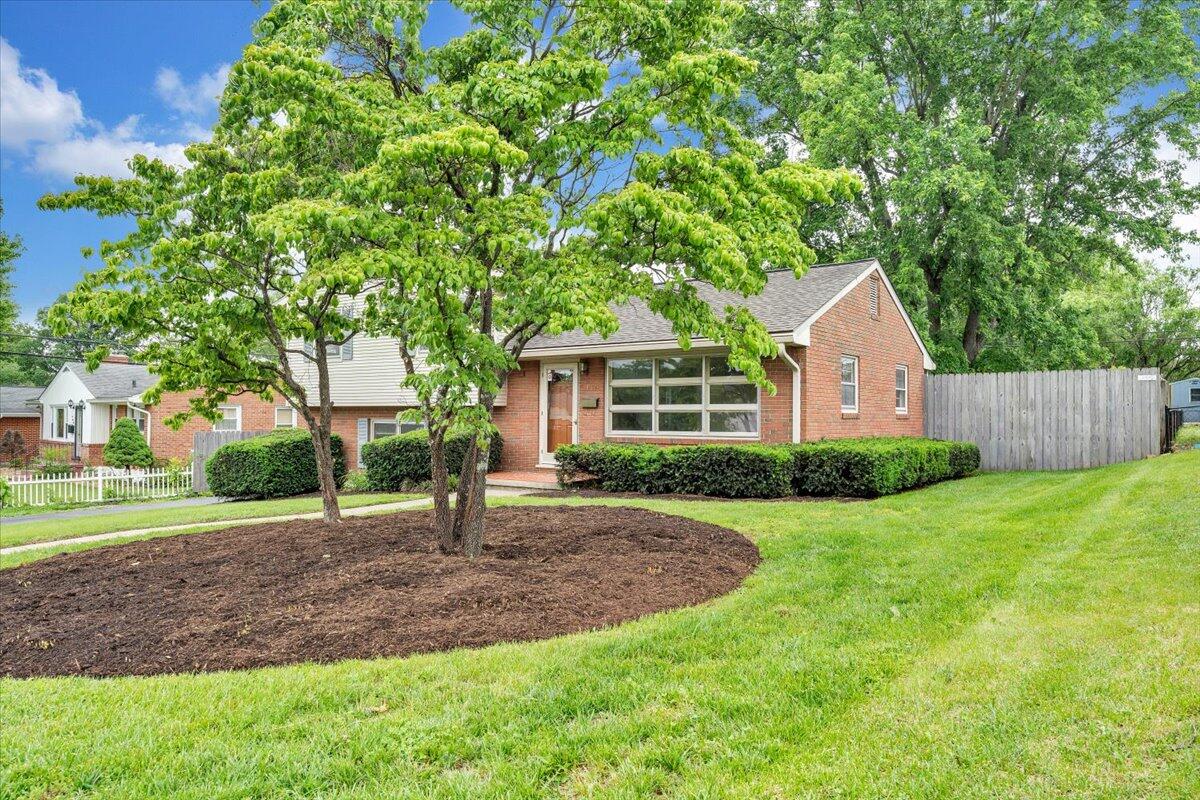 137 Frontier Road Northeast Roanoke, VA 24012 - Photo 5 of 42 40-MIB03264