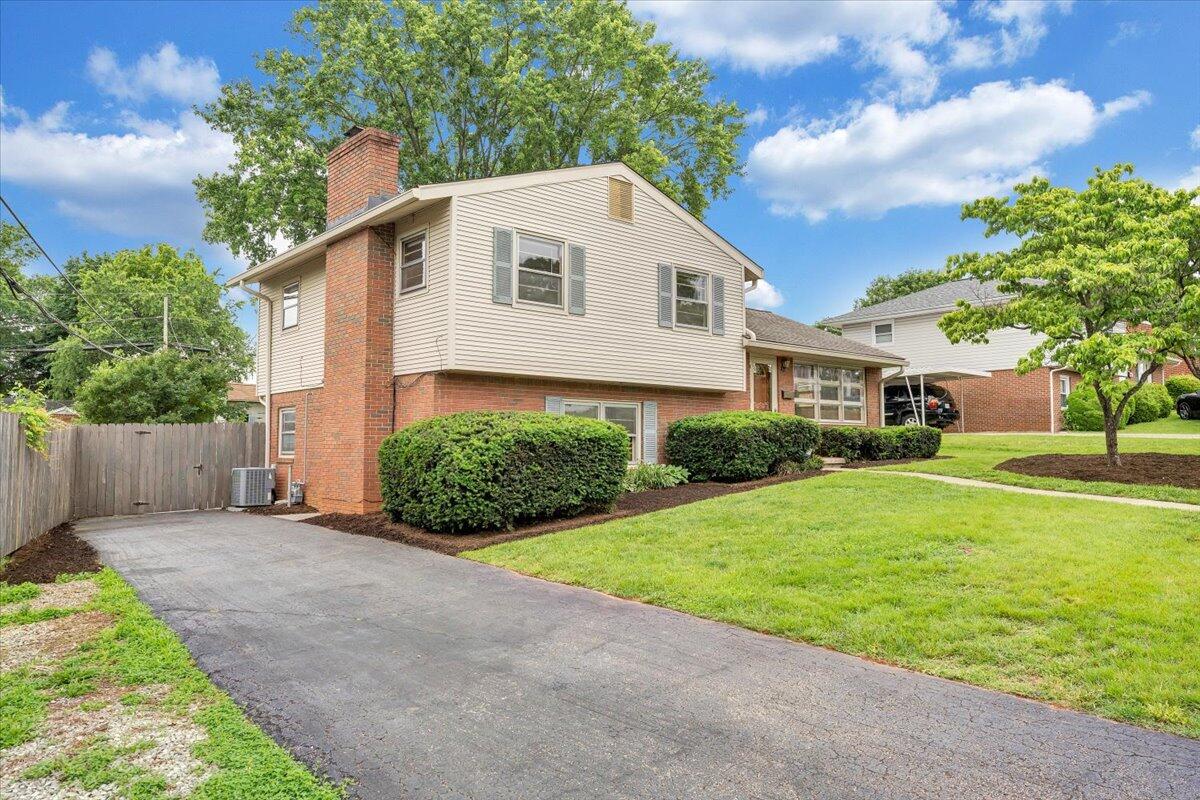 137 Frontier Road Northeast Roanoke, VA 24012 - Photo 6 of 42 38-MIB03249