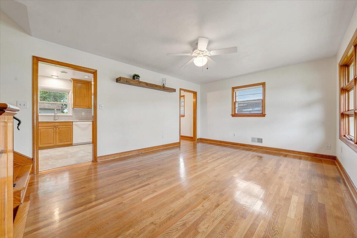 137 Frontier Road Northeast Roanoke, VA 24012 - Photo 8 of 42 03-MIB03150