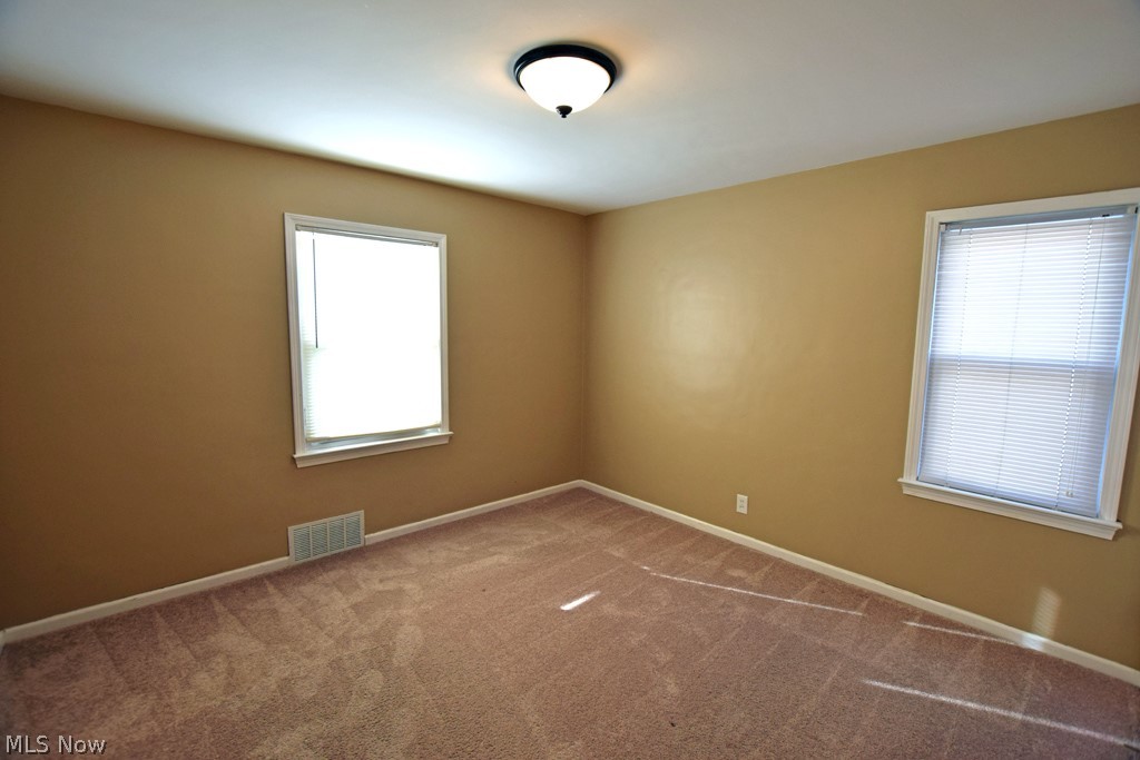 1185 Sunset Road Cleveland, OH 44124 - Photo 5 of 12