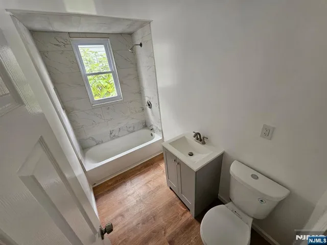 $2,000 | 518-520 East 23rd Street, Unit 2R, Paterson, NJ 07514