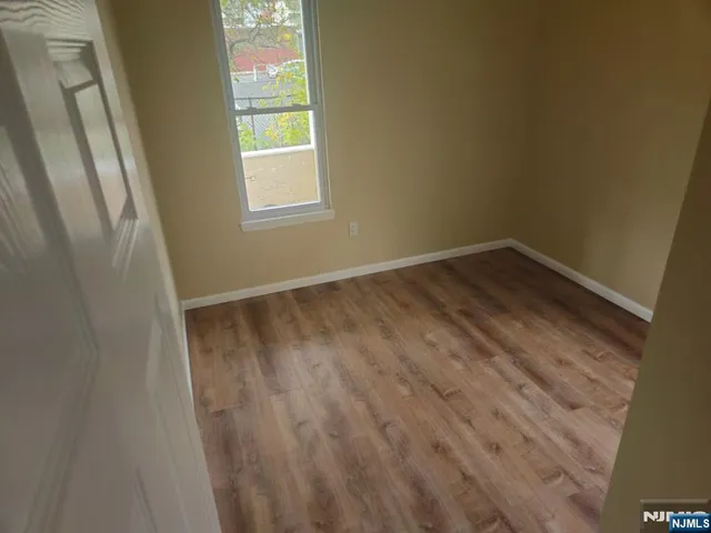 $2,000 | 518-520 East 23rd Street, Unit 2R, Paterson, NJ 07514