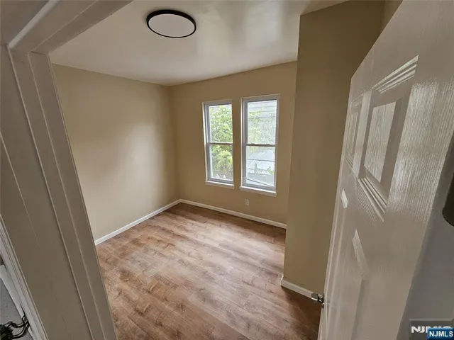 $2,000 | 518-520 East 23rd Street, Unit 2R, Paterson, NJ 07514