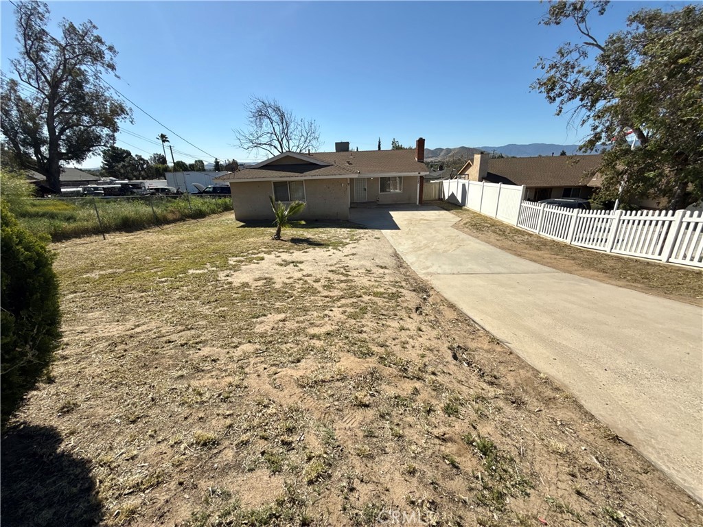 9920 Jurupa Road Jurupa Valley, CA 92509 - Photo 13 of 13 a view of a terrace with a bench
