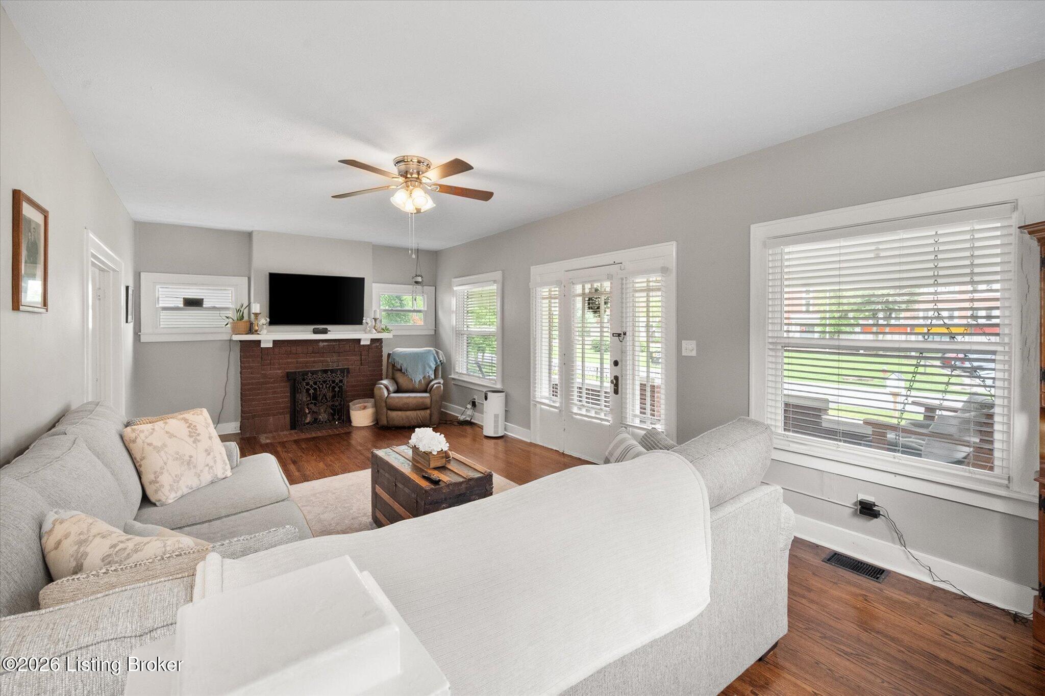 505 Wood Road Lyndon, KY 40222 - Photo 14 of 41 14-505 Wood Rd-Living Room 4