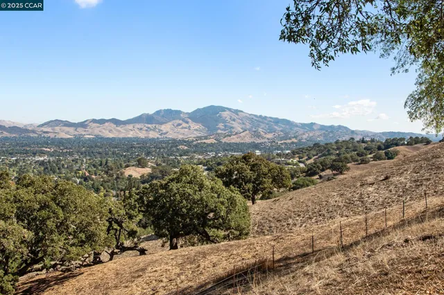 $1,028,000 | 1943 Highridge Court, Walnut Creek, CA 94597