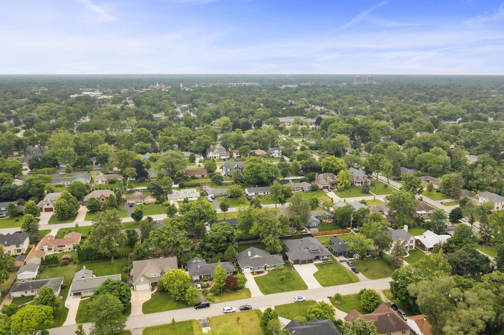 432 Countryside Drive Wheaton, IL 60187 - Photo 27 of 29 a view of a city