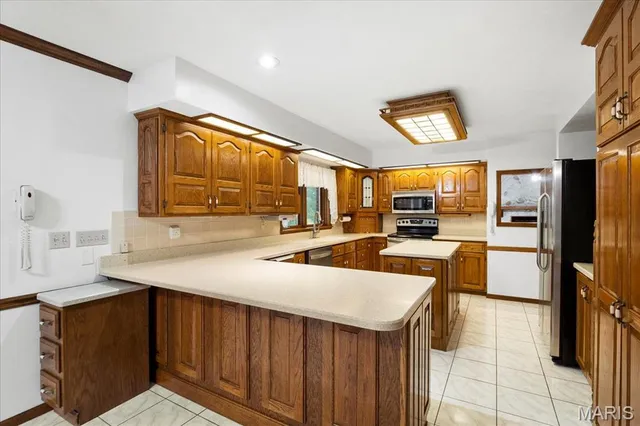 $549,900 | 221 Towerhill Drive, Columbia, IL 62236