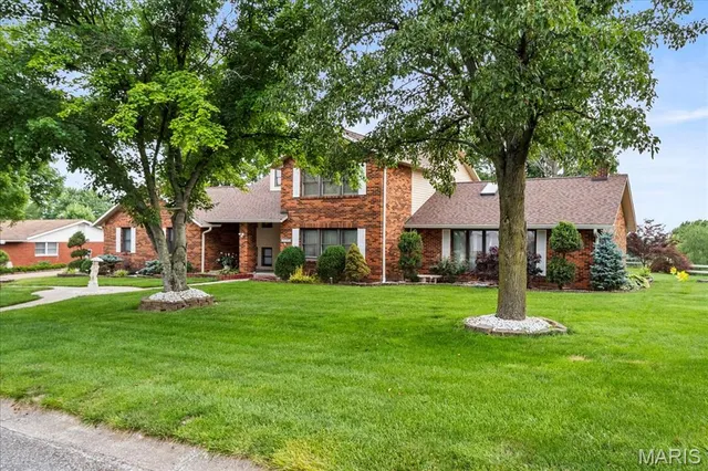 $549,900 | 221 Towerhill Drive, Columbia, IL 62236