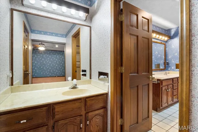 $549,900 | 221 Towerhill Drive, Columbia, IL 62236