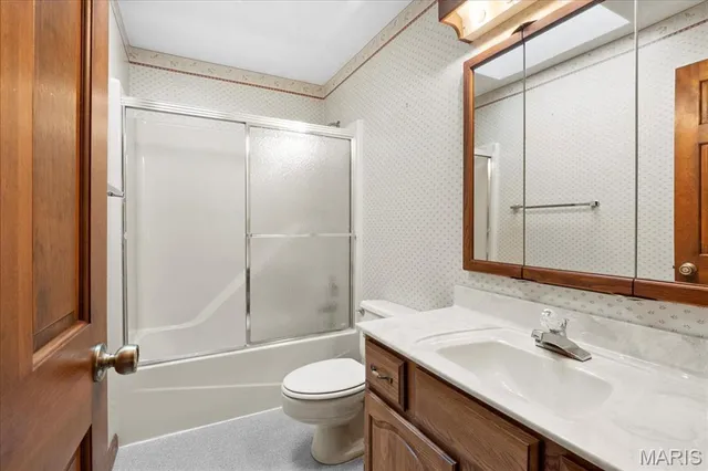 $549,900 | 221 Towerhill Drive, Columbia, IL 62236