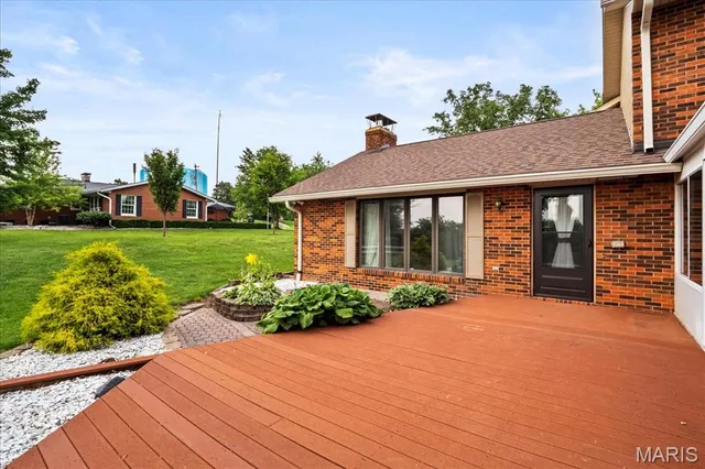 $549,900 | 221 Towerhill Drive, Columbia, IL 62236