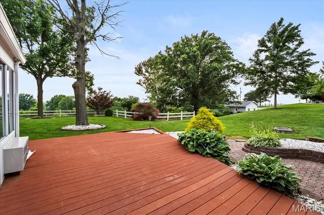 $549,900 | 221 Towerhill Drive, Columbia, IL 62236