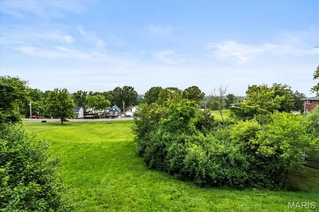 $549,900 | 221 Towerhill Drive, Columbia, IL 62236