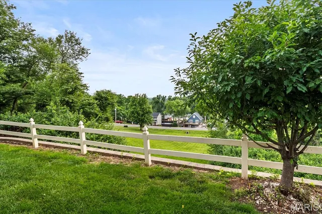 $549,900 | 221 Towerhill Drive, Columbia, IL 62236