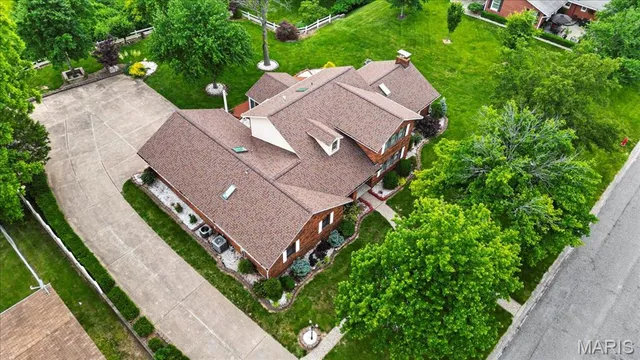 $549,900 | 221 Towerhill Drive, Columbia, IL 62236