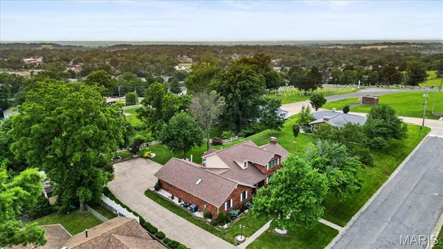 $549,900 | 221 Towerhill Drive, Columbia, IL 62236