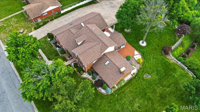 $549,900 | 221 Towerhill Drive, Columbia, IL 62236