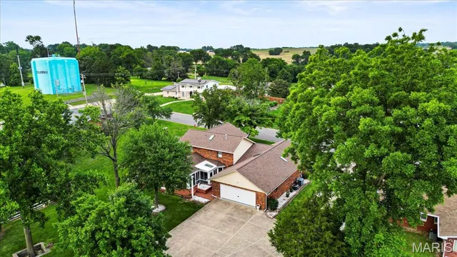 $549,900 | 221 Towerhill Drive, Columbia, IL 62236