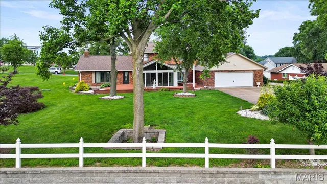 $549,900 | 221 Towerhill Drive, Columbia, IL 62236